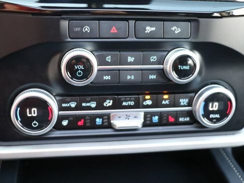 Used 2024 Ford Expedition XLT AWD/4WD image 23