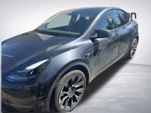 Used 2025 Tesla Model Y Long Range AWD/4WD image 1
