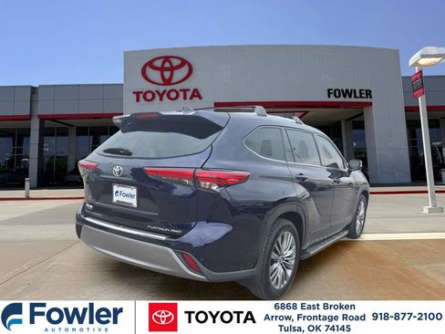 Used 2022 Toyota Highlander Platinum AWD/4WD image 5