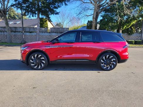 New 2026 Lincoln Nautilus Reserve image 2