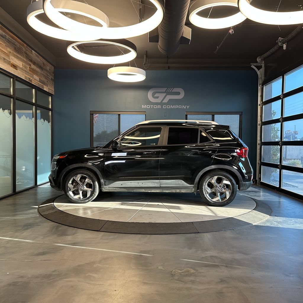 Used 2022 Hyundai Venue SEL FWD image 6