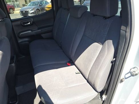 Used 2018 Toyota Tacoma TRD Sport AWD/4WD image 35