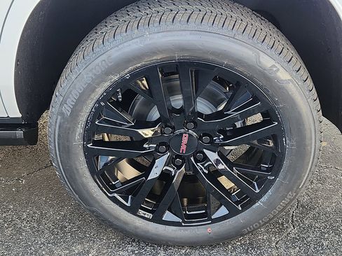 New 2026 GMC Yukon Denali w/ Sun & Power Step Package image 5