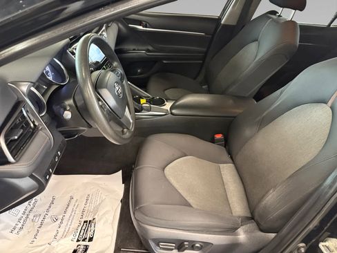 Used 2019 Toyota Camry LE w/ Convenience Package FWD image 11