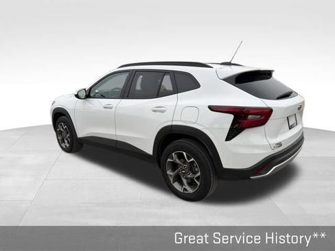 Used 2025 Chevrolet Trax LT w/ LT Convenience Package image 11