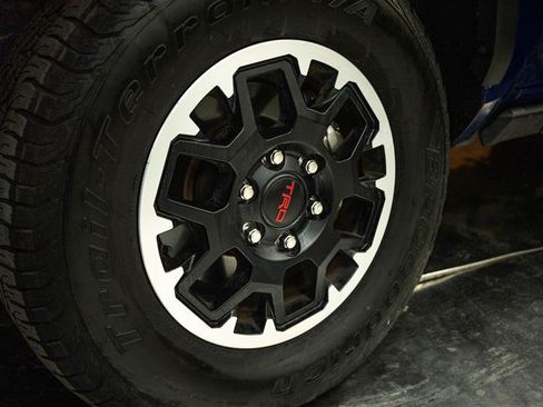 Used 2024 Toyota Tacoma TRD Off-Road w/ TRD Off Road Upgrade Package AWD/4WD image 3