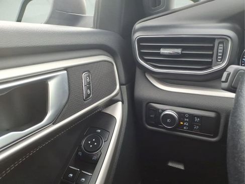 Used 2023 Ford Explorer XLT w/ Equipment Group 202A AWD/4WD image 20