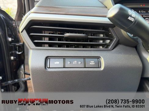Used 2024 Nissan Altima 2.5 SV FWD image 19