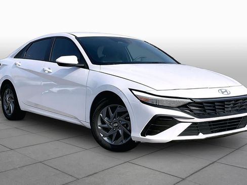 Used 2024 Hyundai Elantra SEL FWD image 3