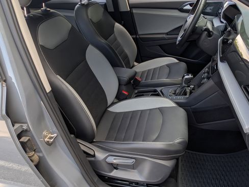 Used 2022 Volkswagen Taos SEL w/ Panoramic Sunroof Package FWD image 21
