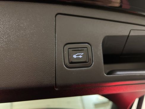 Used 2022 Cadillac XT4 Premium Luxury w/ Safety Alert Package image 33