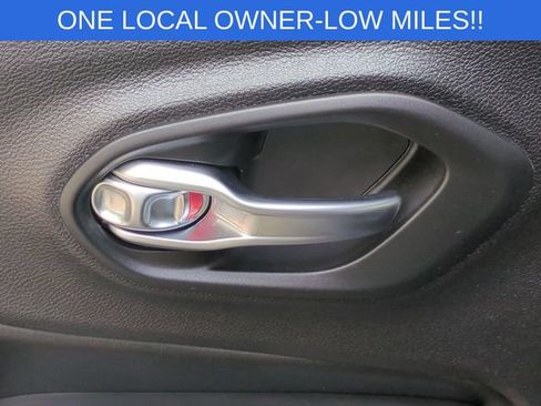 Used 2019 Jeep Cherokee Trailhawk w/ Cold Weather Group AWD/4WD image 28