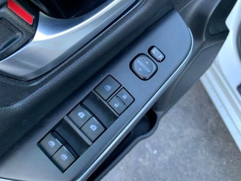 Used 2016 Toyota Camry SE image 12