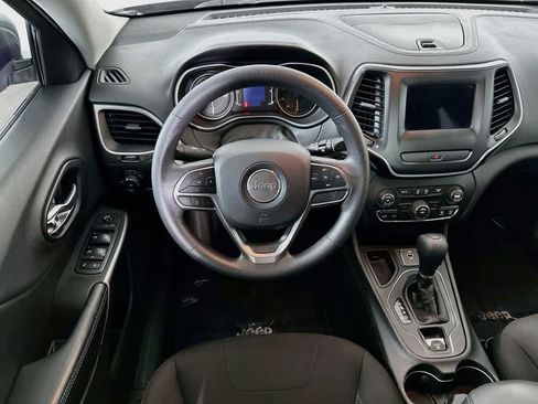 Used 2019 Jeep Cherokee Latitude w/ Popular Appearance Group FWD image 9