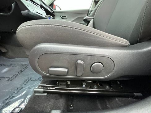 Used 2025 Hyundai Kona SEL FWD image 16