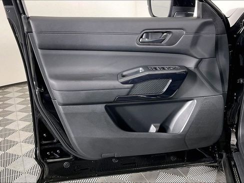 Certified 2025 Nissan Pathfinder S AWD/4WD image 22