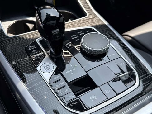Used 2022 BMW X7 xDrive40i w/ M Sport Package AWD/4WD image 24