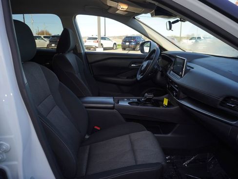 Used 2024 Nissan Rogue SV image 29