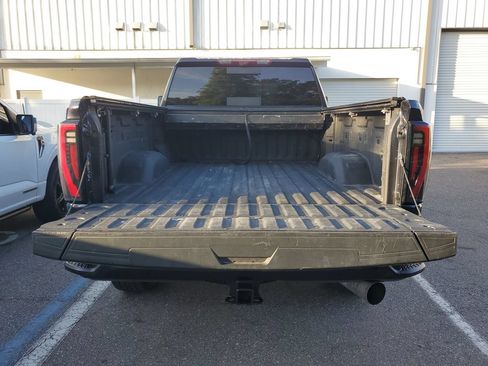 Used 2024 GMC Sierra 2500 AT4 w/ AT4 Premium Plus Package AWD/4WD image 9