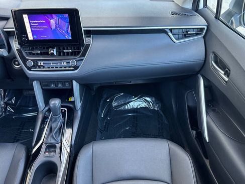 Used 2023 Toyota Corolla Cross XLE w/ Convenience Package FWD image 30