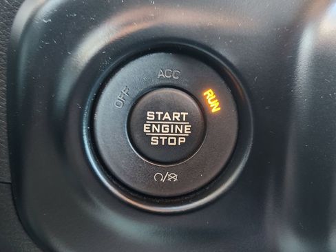 Used 2023 Jeep Gladiator Sport AWD/4WD image 12