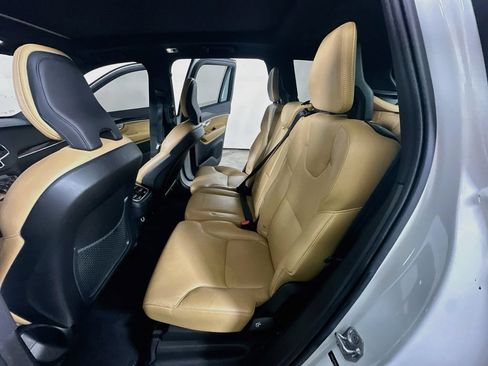 Used 2019 Volvo XC90 T6 Momentum w/ Protection Package Premier AWD/4WD image 15