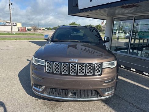 Used 2018 Jeep Grand Cherokee Summit AWD/4WD image 2