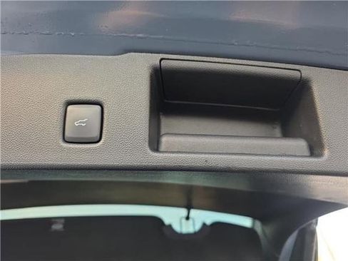 Used 2025 Ford Escape SE image 17