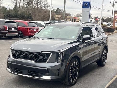 Used 2024 Kia Sorento EX w/ Panoramic Sunroof Package image 3