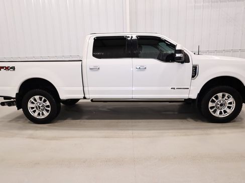 Used 2020 Ford F350 Limited image 2