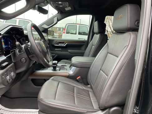 Used 2024 Chevrolet Silverado 1500 High Country w/ Technology Package image 16