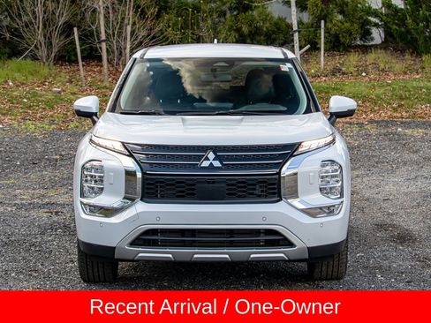 Used 2024 Mitsubishi Outlander AWD image 2