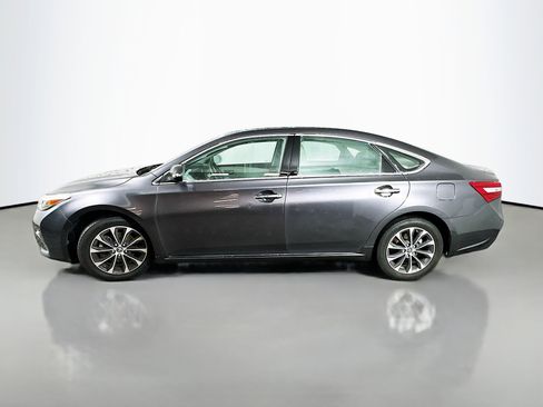 Used 2016 Toyota Avalon XLE Premium image 4