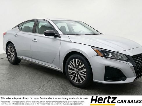 Used 2025 Nissan Altima 2.5 SV image 1