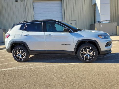 New 2026 Jeep Compass Limited image 5