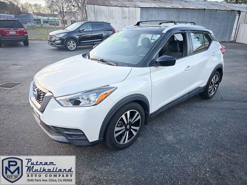 Used 2019 Nissan Kicks SV image 4