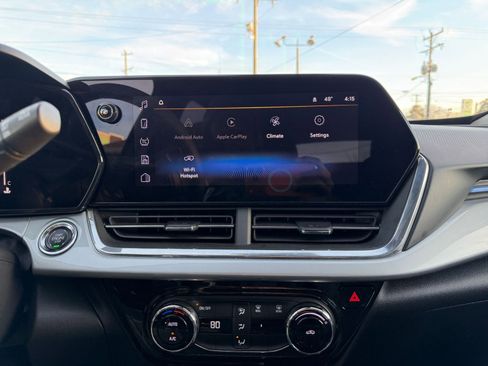 Used 2025 Chevrolet Trax LT image 18