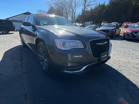 Used 2015 Chrysler 300 Limited image 13