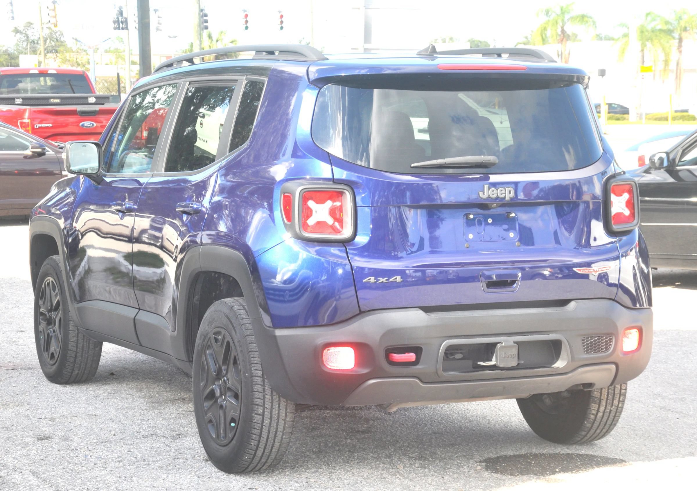 Used 2018 Jeep Renegade Trailhawk w/ Popular Equipment Group AWD/4WD image 14