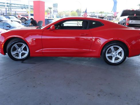 Used 2017 Chevrolet Camaro LT RWD image 10