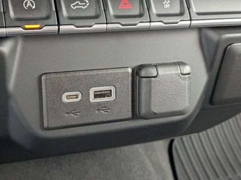 Used 2022 Chevrolet Silverado 1500 Custom image 19