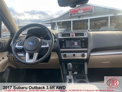 Used 2017 Subaru Outback 3.6R Limited image 11