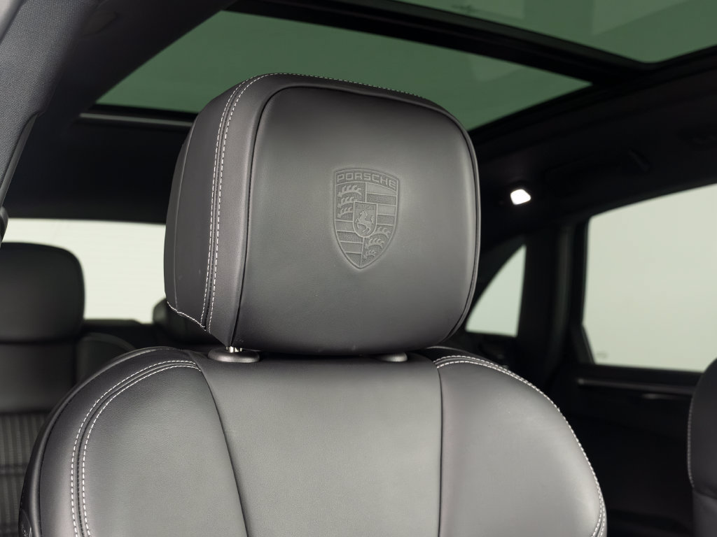 Certified 2026 Porsche Macan Turbo AWD/4WD image 41