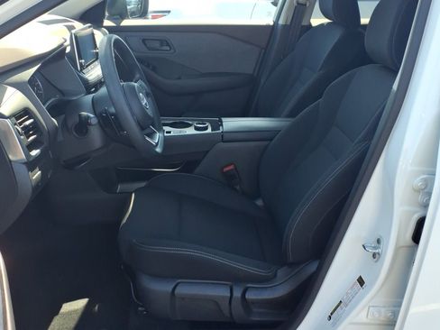Used 2023 Nissan Rogue S AWD/4WD image 3