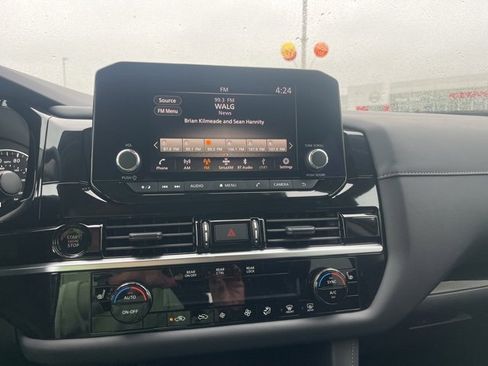 New 2025 Nissan Pathfinder SV image 16