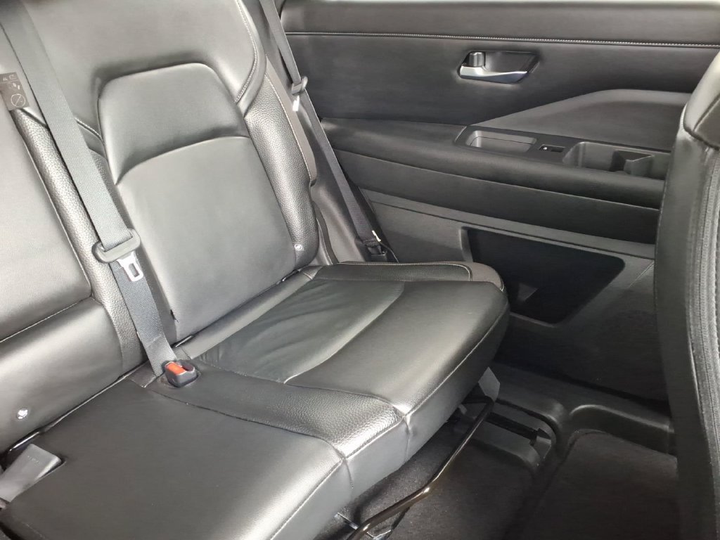 Used 2023 Nissan Pathfinder SL FWD image 18