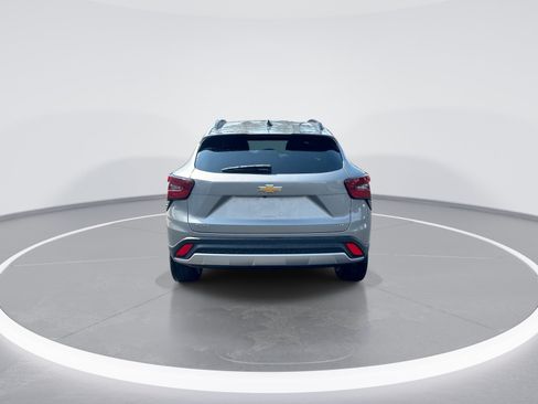 Used 2025 Chevrolet Trax LT w/ LT Convenience Package FWD image 8