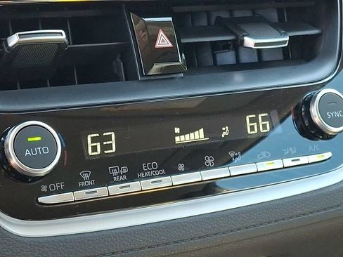 Certified 2025 Toyota Corolla Cross XLE FWD image 19
