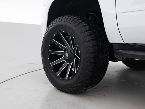 Used 2018 Chevrolet Tahoe LT image 17