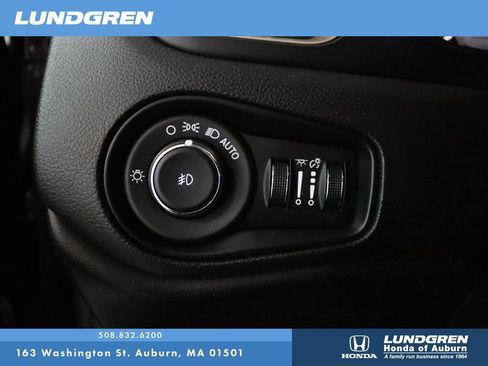 Used 2016 Jeep Renegade Limited image 27